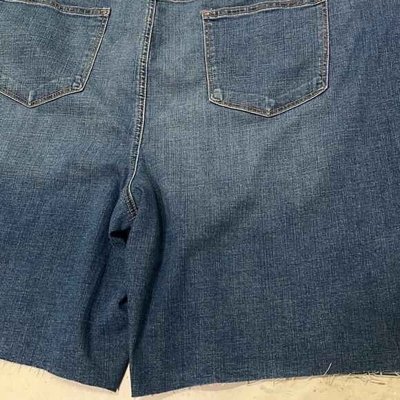 Sonoma Bermuda Shorts Women 24W Hi Rise Distressed Tattered Stretch Blue Denim - Picture 4 of 9